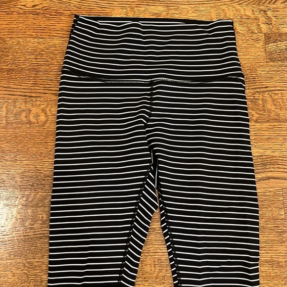 Wunder Under leggings 25” - Picture 2 of 4